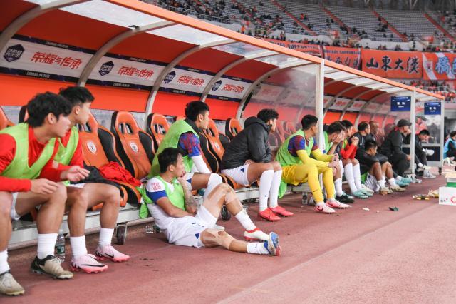 半岛体育APP-梅州降级为决策错误买单 补赛误判竟成为致命一击