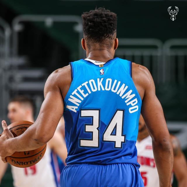 半岛体育-东部八队厮杀空前激烈 夺冠赔率看好雄鹿篮网