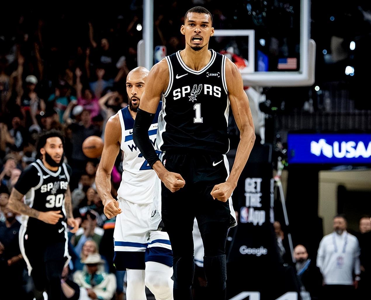 半岛体育APP-27分17板5助3帽！文班亚马刷爆NBA纪录，马刺造29分惨案